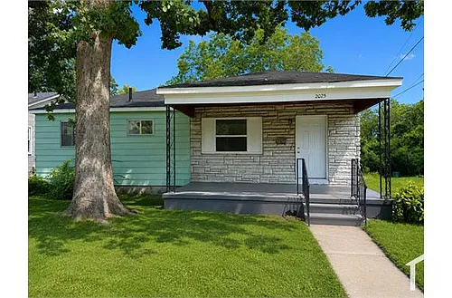 2025 Woodrow Dr Photo 1