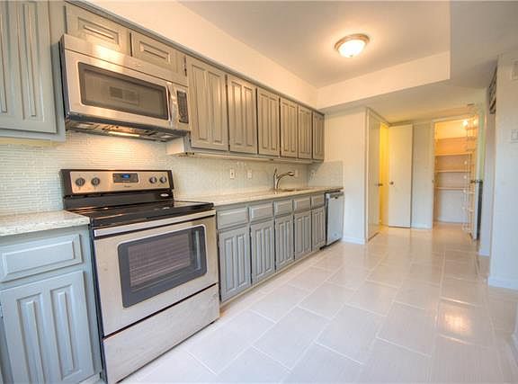 4th image of 6302 Elder Grove Dr