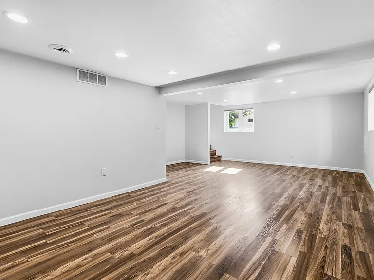 122 Helena Cir — Photo 23