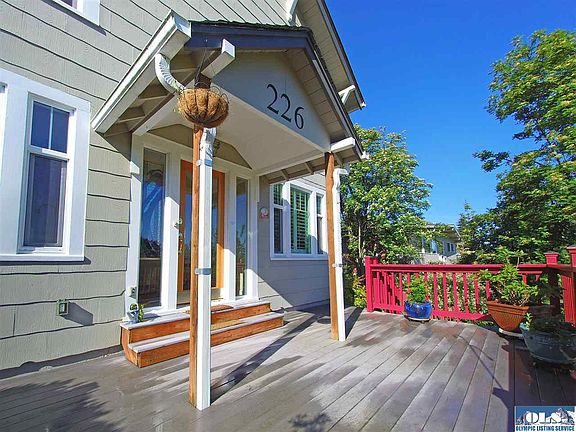 2nd image of 226 E 11th St