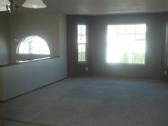 3rd image of 420 E Connie Ray Ave