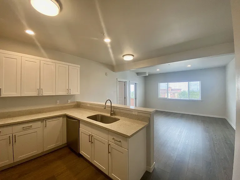 809 S Emerson St — Photo 3