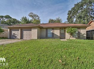 712 Meadowglen Dr, Baytown, TX 77521