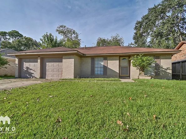 712 Meadowglen Dr, Baytown, TX 77521