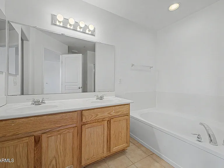 8777 W Dahlia Dr — Photo 21