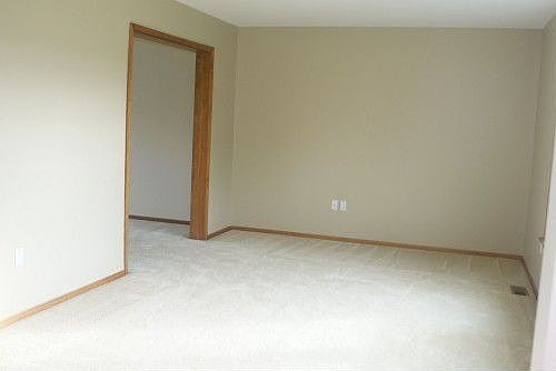 2nd image of 419 Boxwood Ln