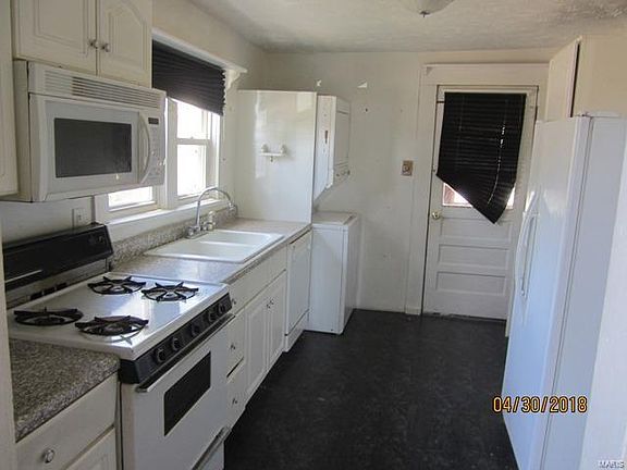 4th image of 318 Stewart St
