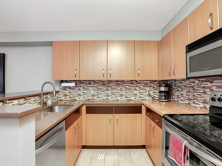 4020 Aurora Ave N #303 — Photo 3