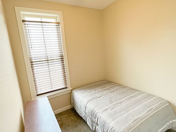 5th image of 21 Tompkins St APT 2