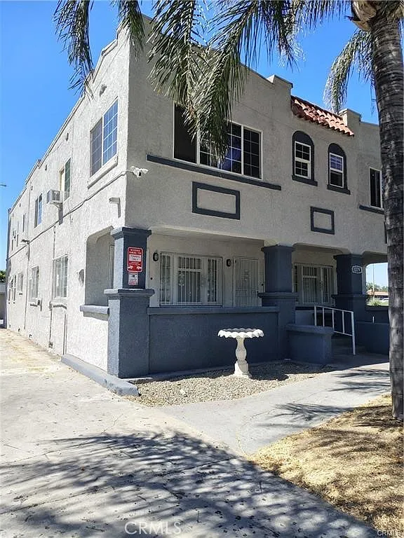 3 bed, 1000 sqft, $1,850 — Photo 1