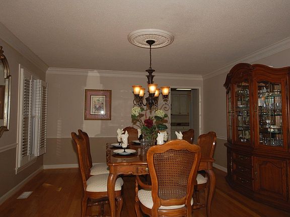 2nd image of 938 Hampton Pl