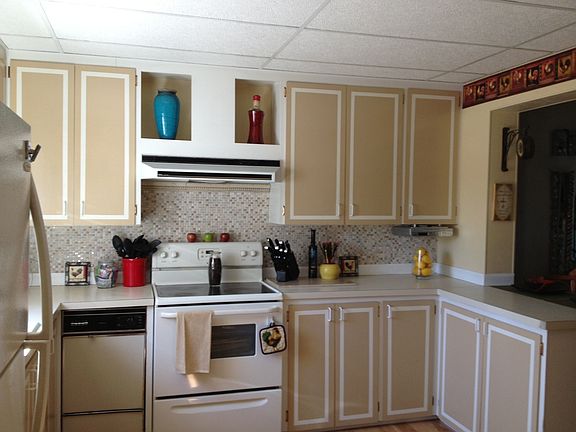 4th image of 533 Farewell Ave
