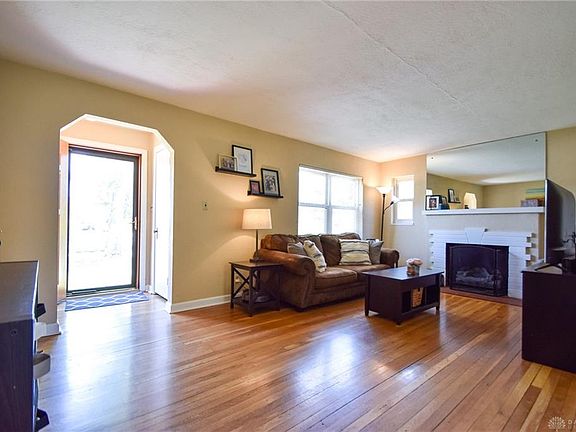 5th image of 812 Greenmount Blvd