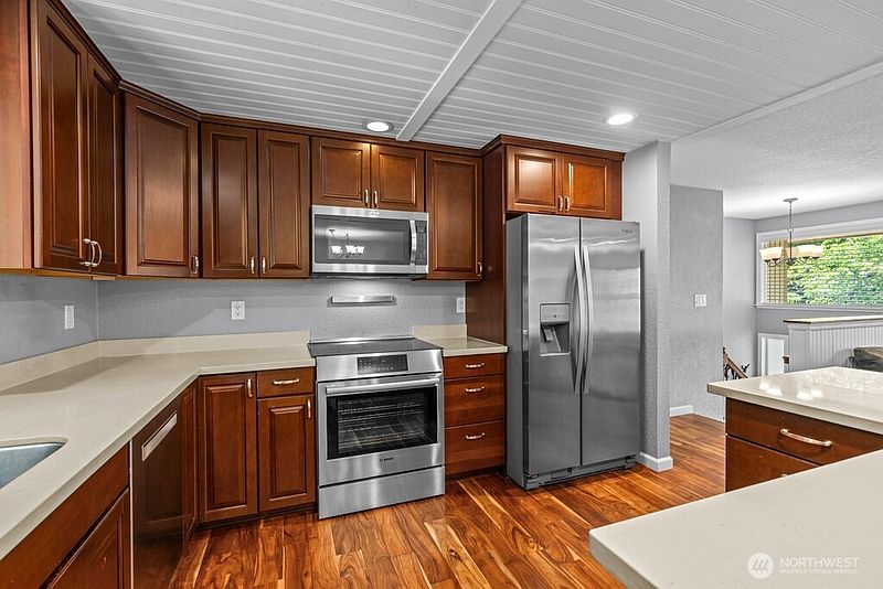 4th image of 10429 34th Drive SE