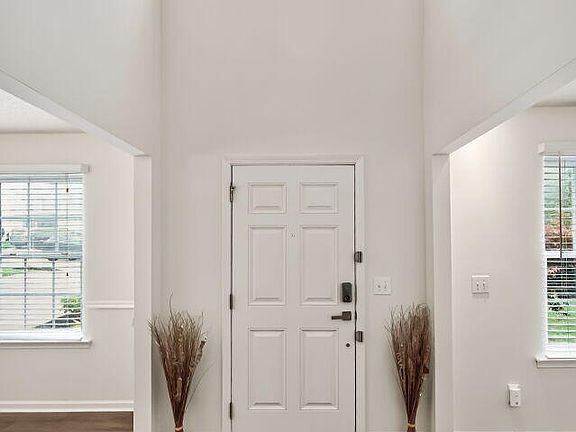 4th image of 550 Birchtree Valley Ct