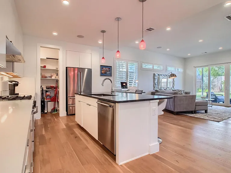 2112 Thornton Rd — Photo 10