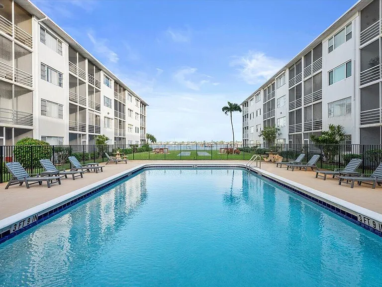 4500 N Flagler Dr #D16 — Photo 20