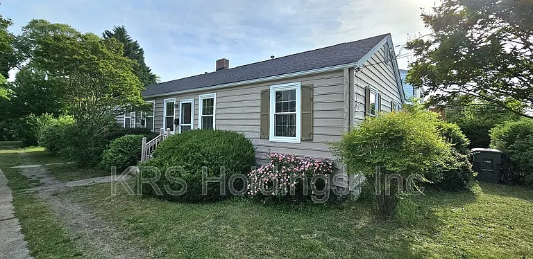 1267 Little Bay Ave — Photo 2