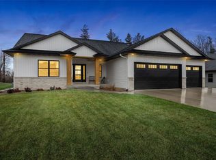 3122 Timber Ridge Ct, Hiawatha, IA 52233