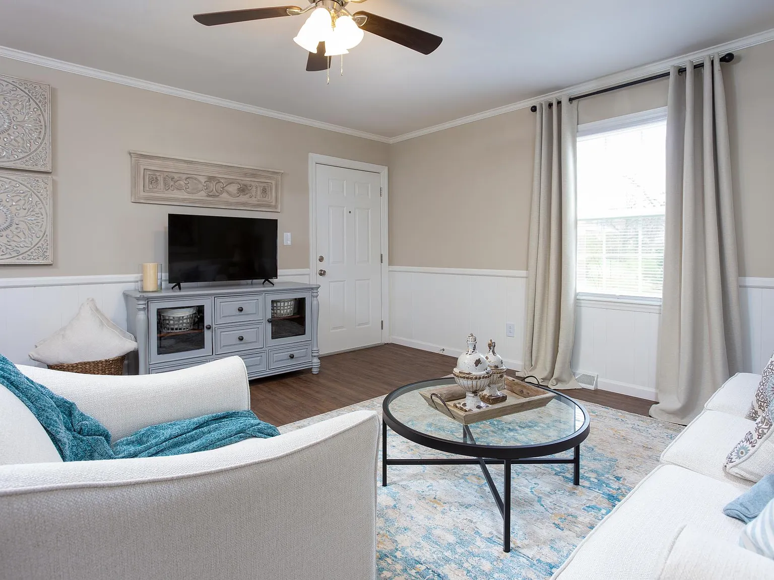 2 bed, 930 sqft, $1,350 — Photo 4
