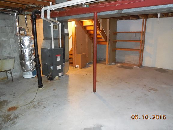 Basement w/ Hook Ups