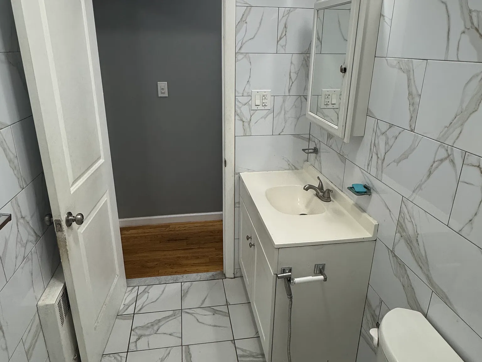 3 bed, 1.5 bath, $3,450 — Photo 2