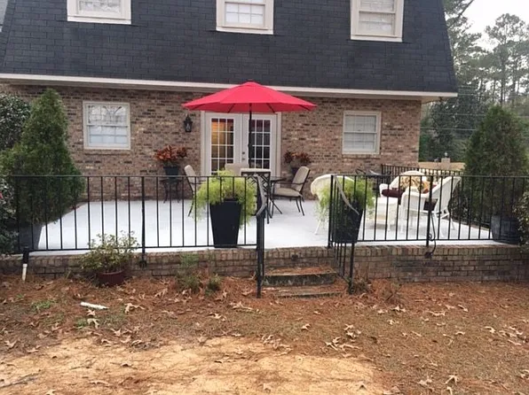 1201 Honeysuckle Rd, Dothan, AL 36305