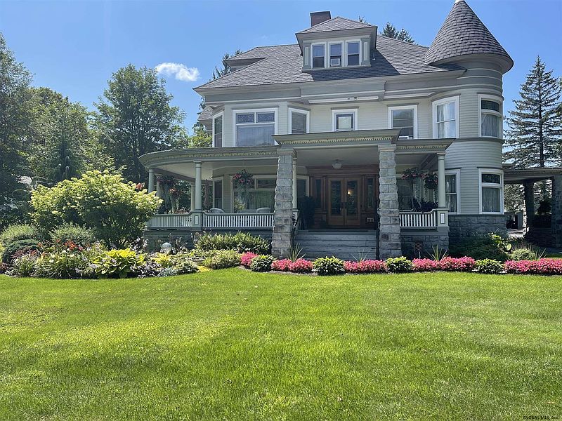 3rd image of 3921 MAIN Street
