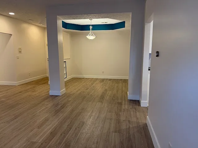 Dining area with tray celiing - 8003 Pinnacle Point Dr #102