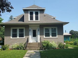 121 2nd Ave SE, Spring Grove, MN 55974
