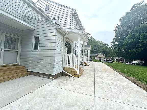 4th image of 837 W 52nd St