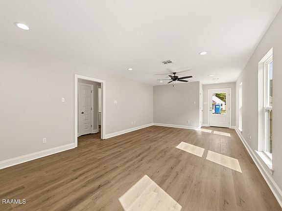 4th image of 219 Camerons Cove Dr