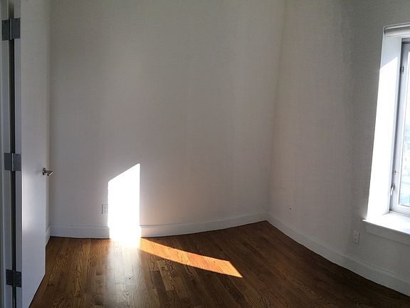3rd image of 236 Livingston St APT 16C