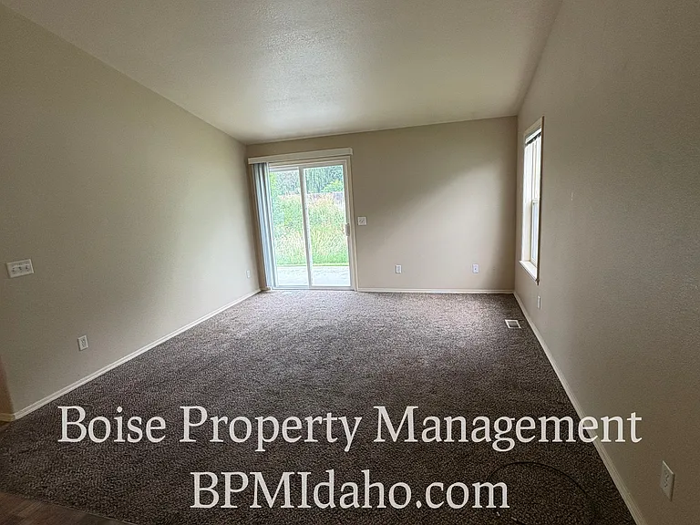 1301 Diamond Ct — Photo 4