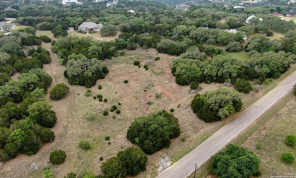 2nd image of 235 Pin Oak Trl