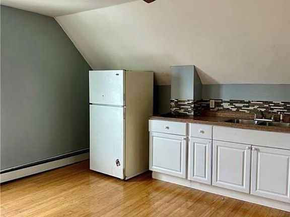 5th image of 68 Baldwin St #3