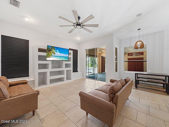 2nd image of 1328 Coventry Cir