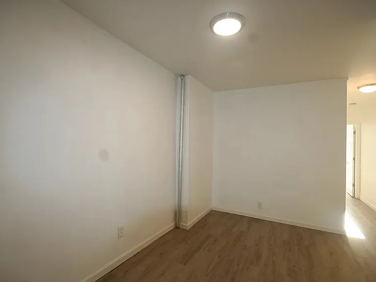 529 E 13th St #4B — Photo 10
