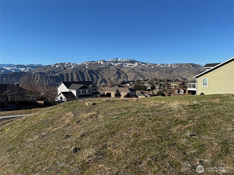 3rd image of 990 Sage Crest Drive