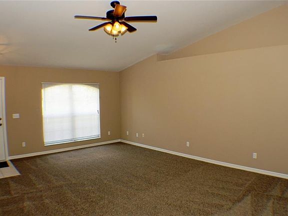 3rd image of 2623 NE 21st Ct