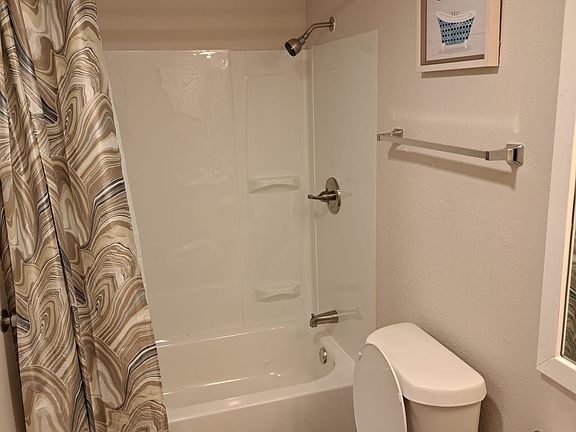 5th image of 1702 Crest Point Dr