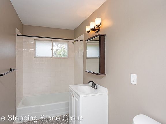 5th image of 1600 Douglas Dr N APT 301