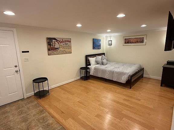3rd image of 4799 Williamsburg Blvd