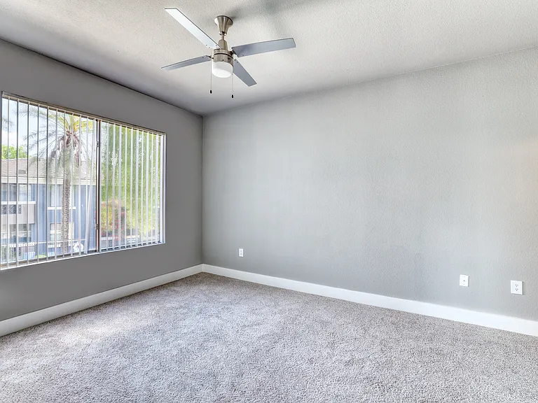 Oxford Apartments — Photo 27