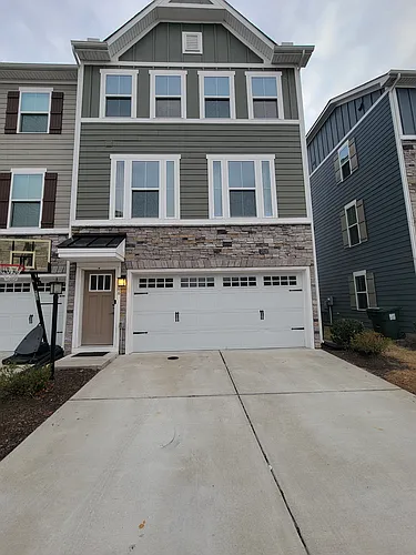 906 Stern Way Photo 1