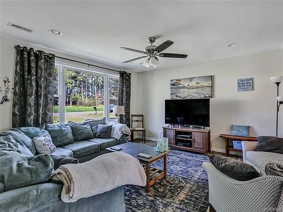 4th image of 25109 Floyd Ave