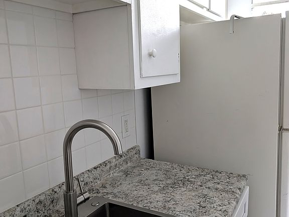 4th image of 227 Garfield Ave #2B