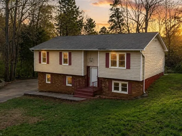 1712 Village Pl, Winston Salem, NC 27127