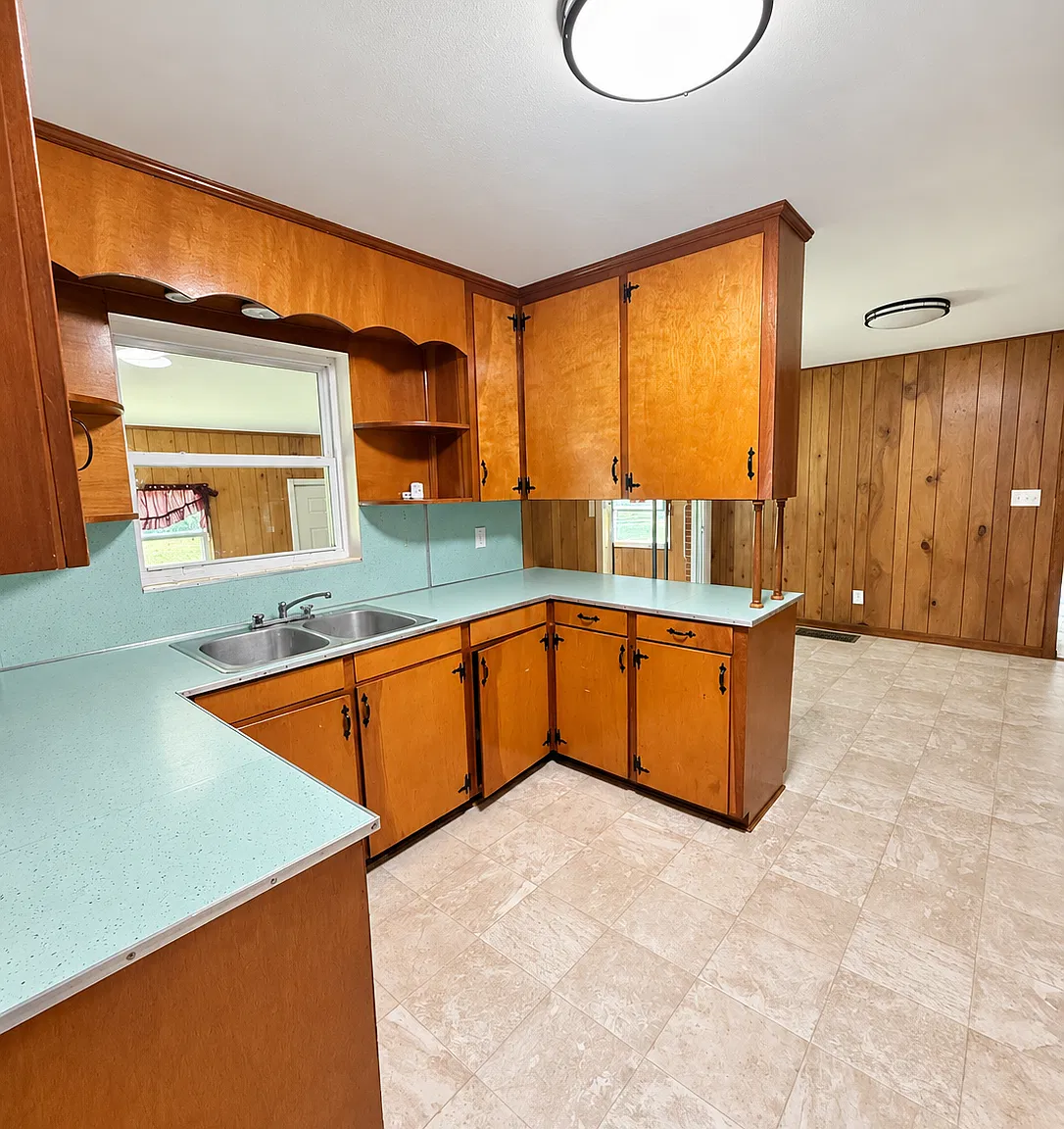 3 bed, 1.5 bath, 1350 sqft, $1,800 — Photo 3
