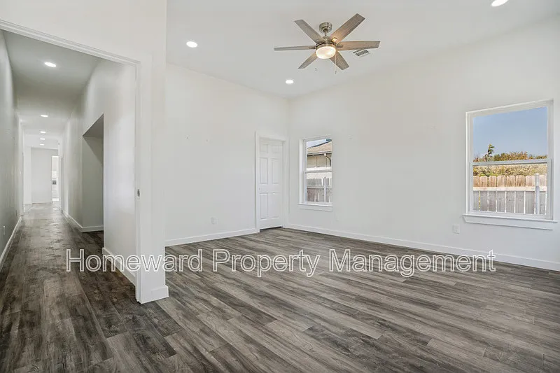 4 bed, 3.5 bath, 3283 sqft, $3,500 — Photo 3